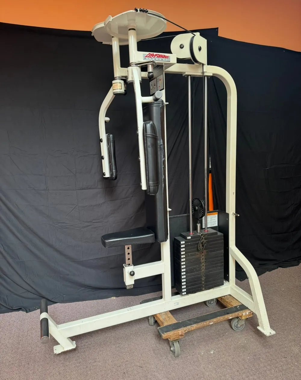 Life Fitness Close Pec Fly thumbnail 3