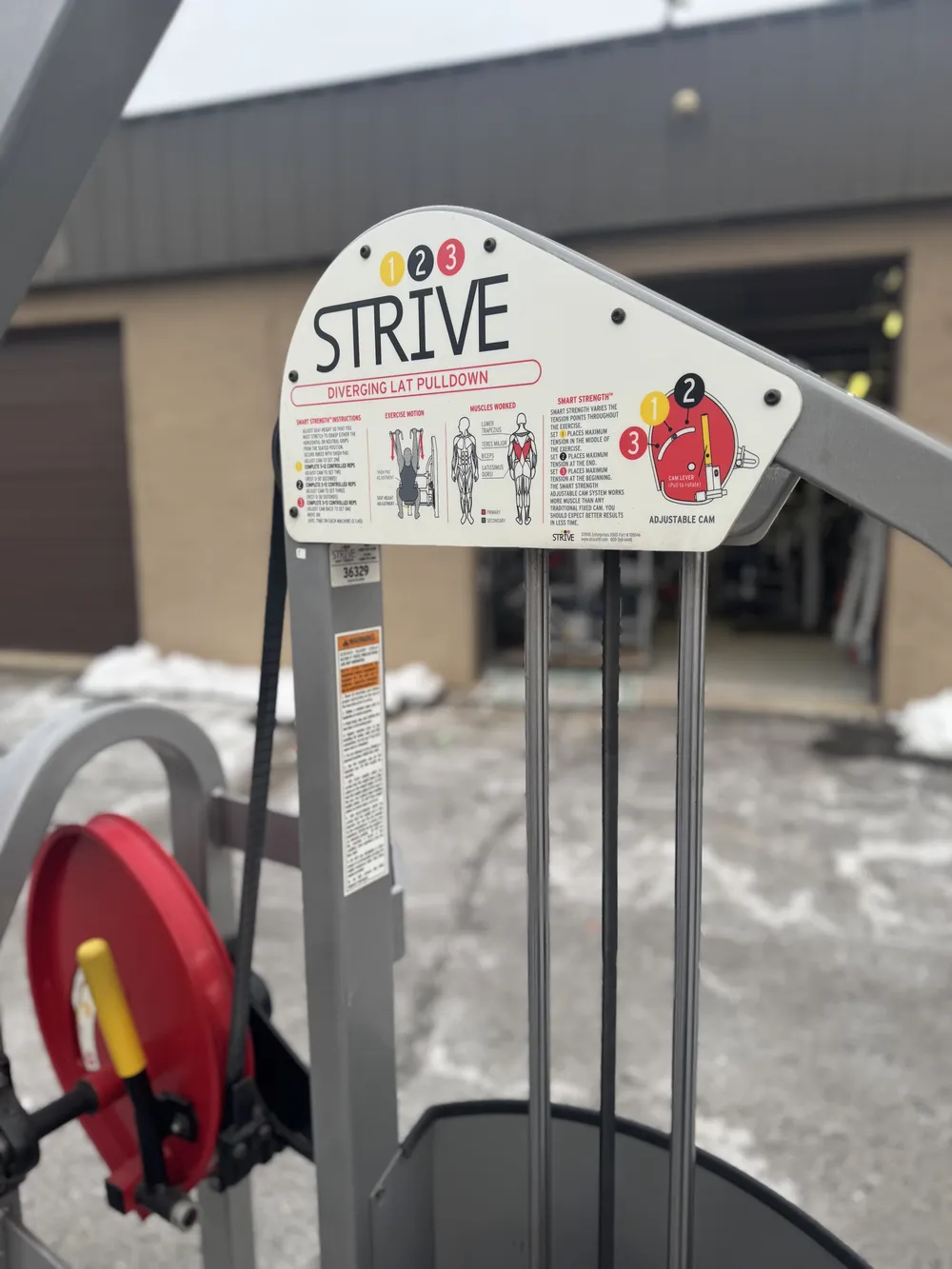 Strive Diverging Lat Pulldown thumbnail 2