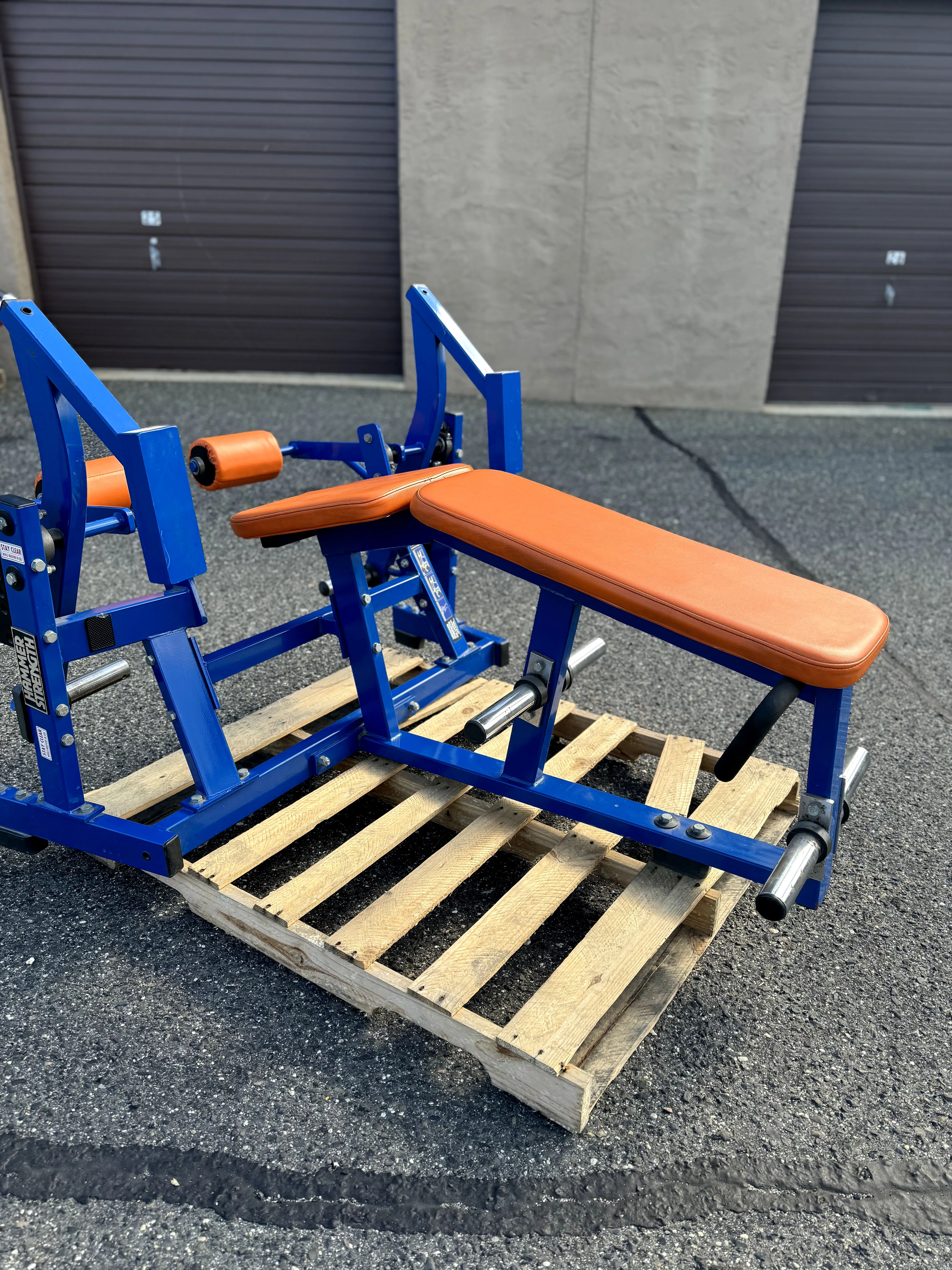 Hammer Strength Billateral Hamstring Curl thumbnail 3