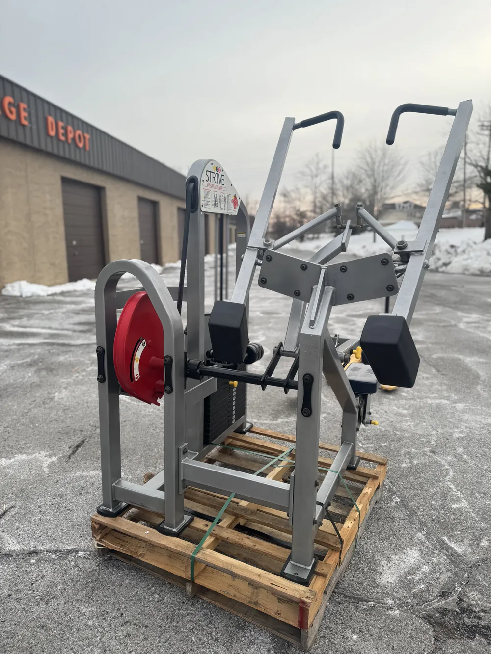 Strive Diverging Lat Pulldown thumbnail 4