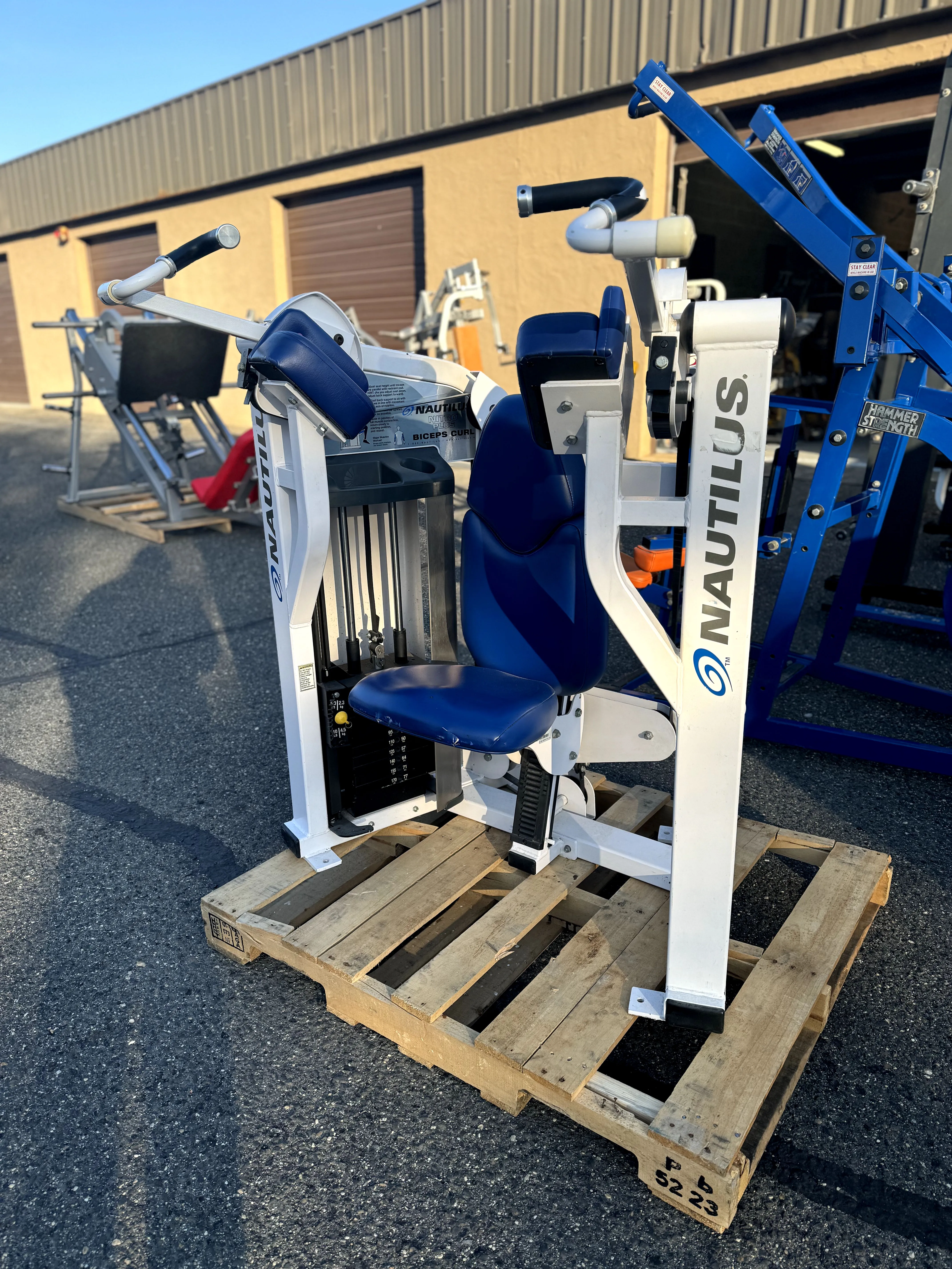 Nautilus Nitro Plus Bicep Curl