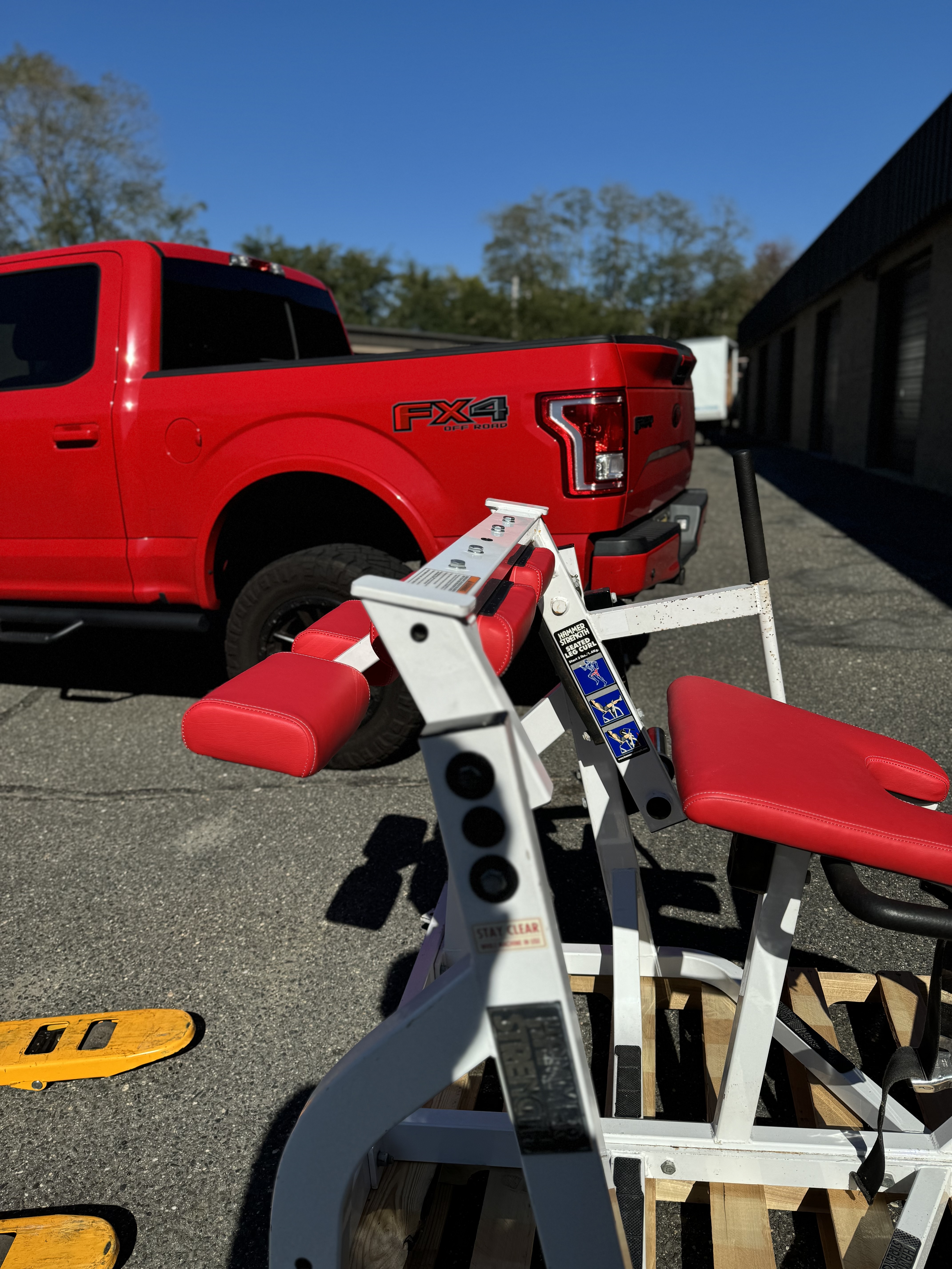 Hammer Strength Plate Loaded Leg Curl thumbnail 2