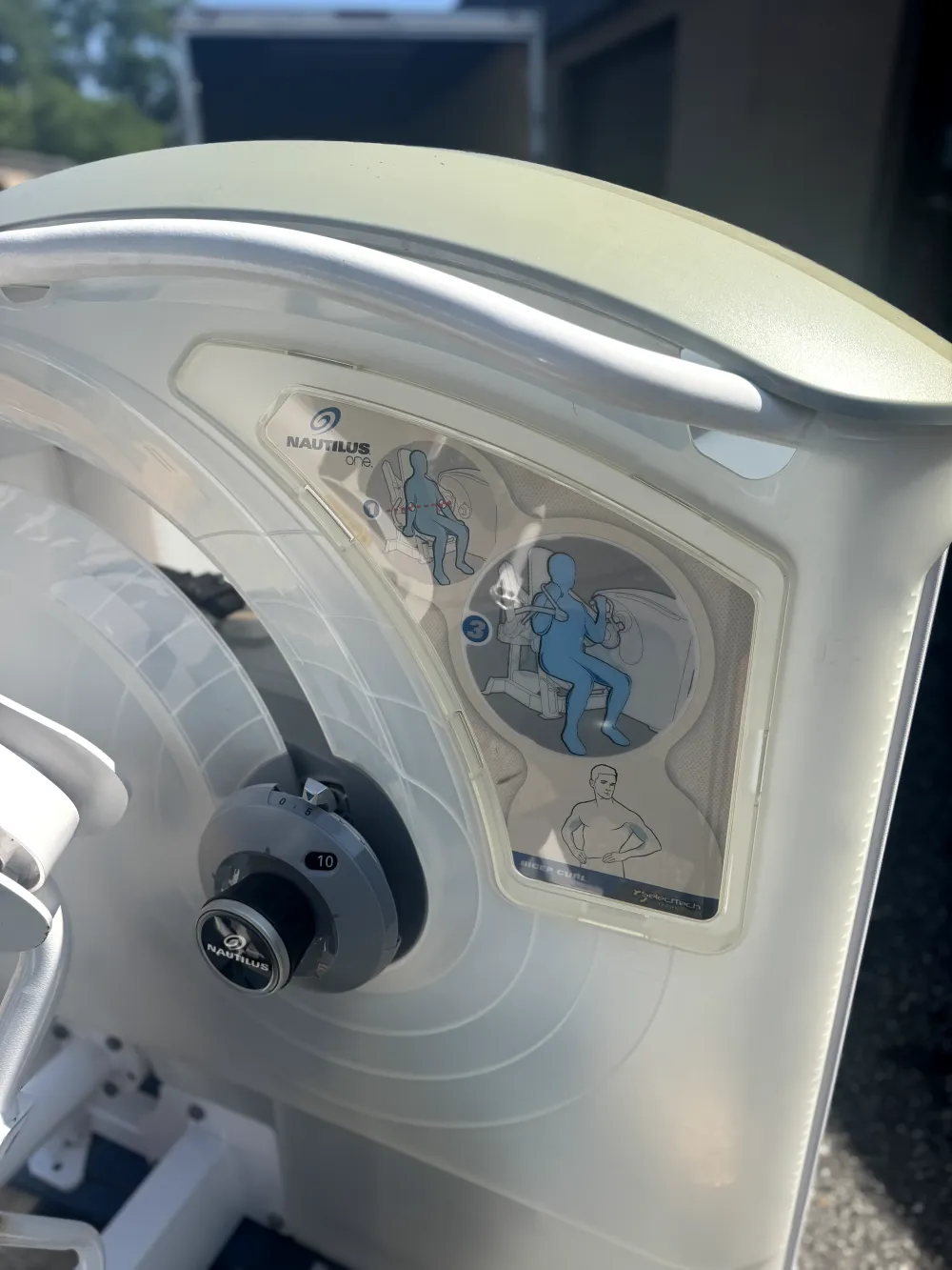 Nautilus One Bicep Curl thumbnail 2