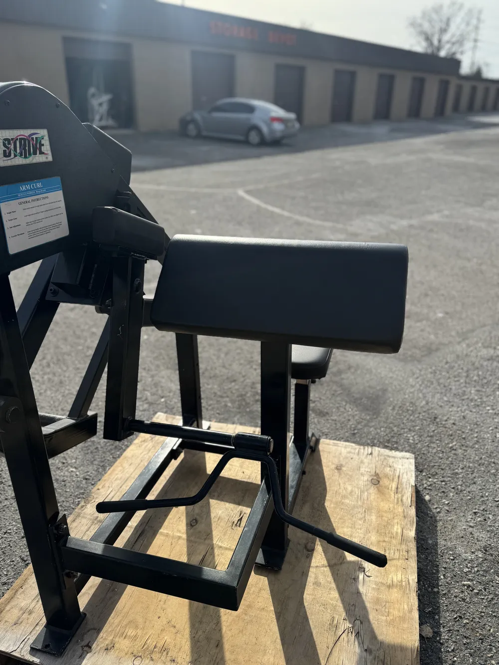 Strive Plate Loaded Arm Curl thumbnail 3
