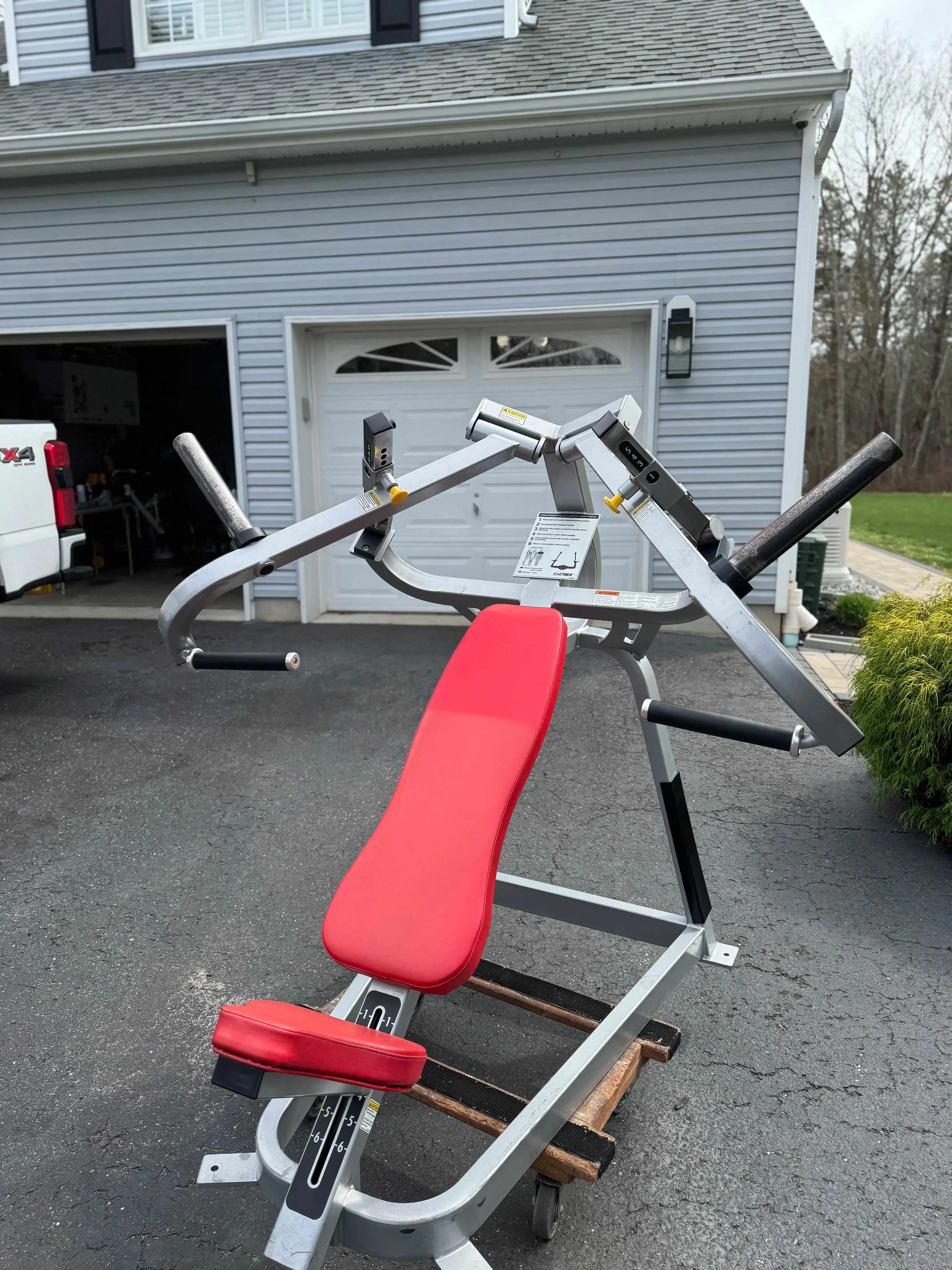 Cybex Advanced Incline Chest Press