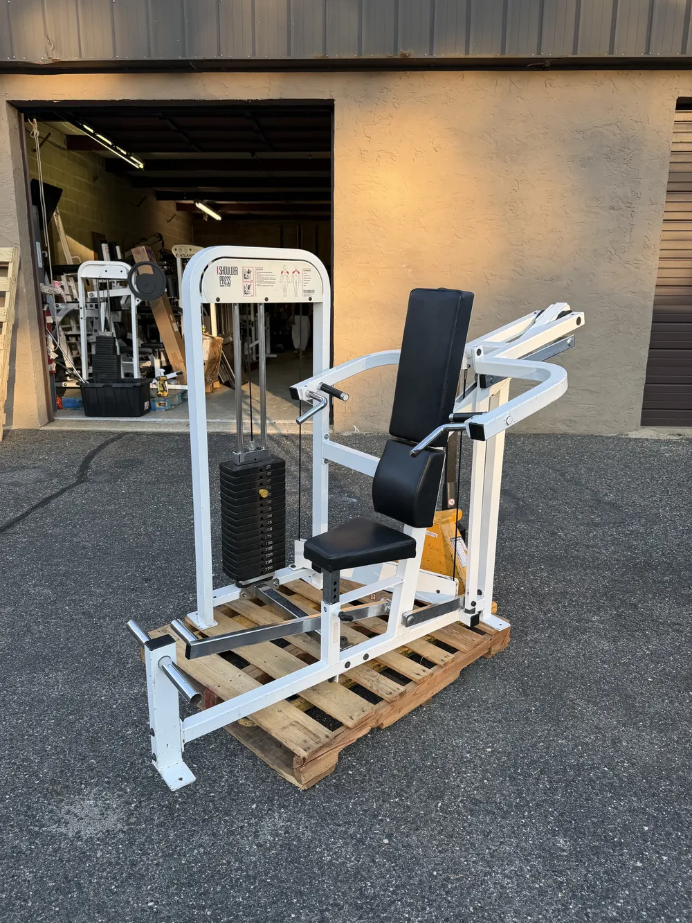 Paramount Selectorized Shoulder Press