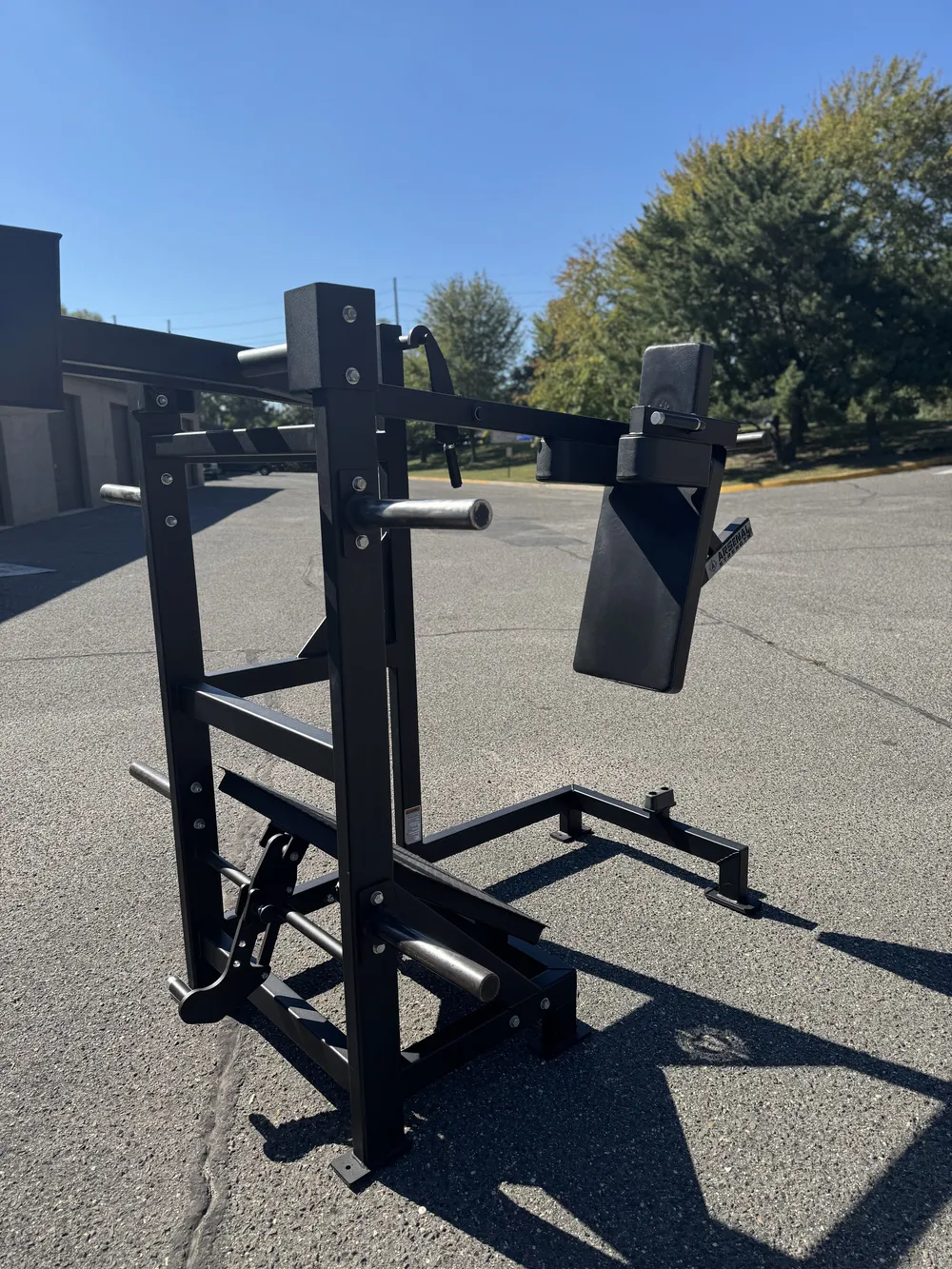 Arsenal Pendulum Squat  thumbnail 2