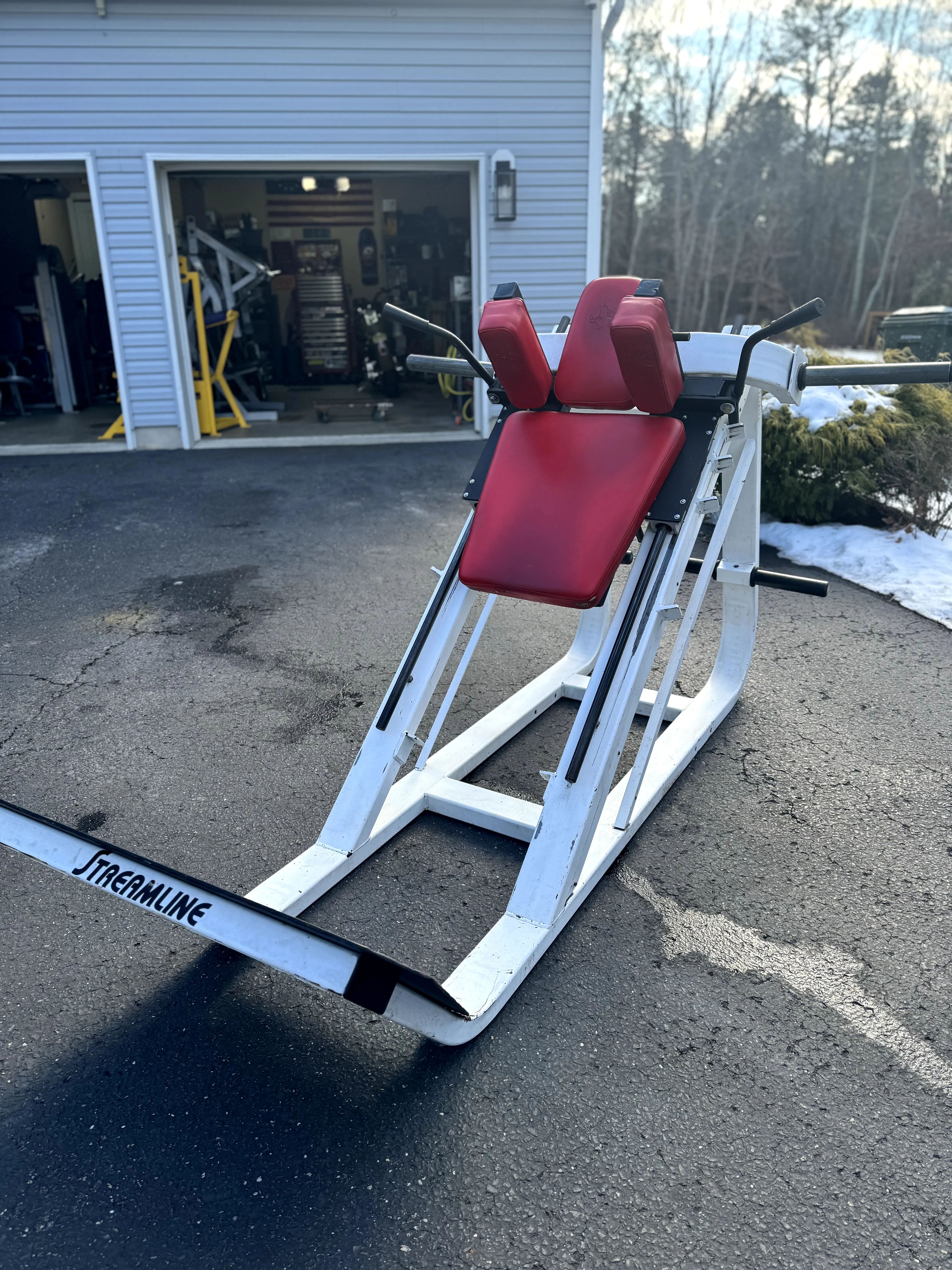 Streamline Hack Squat