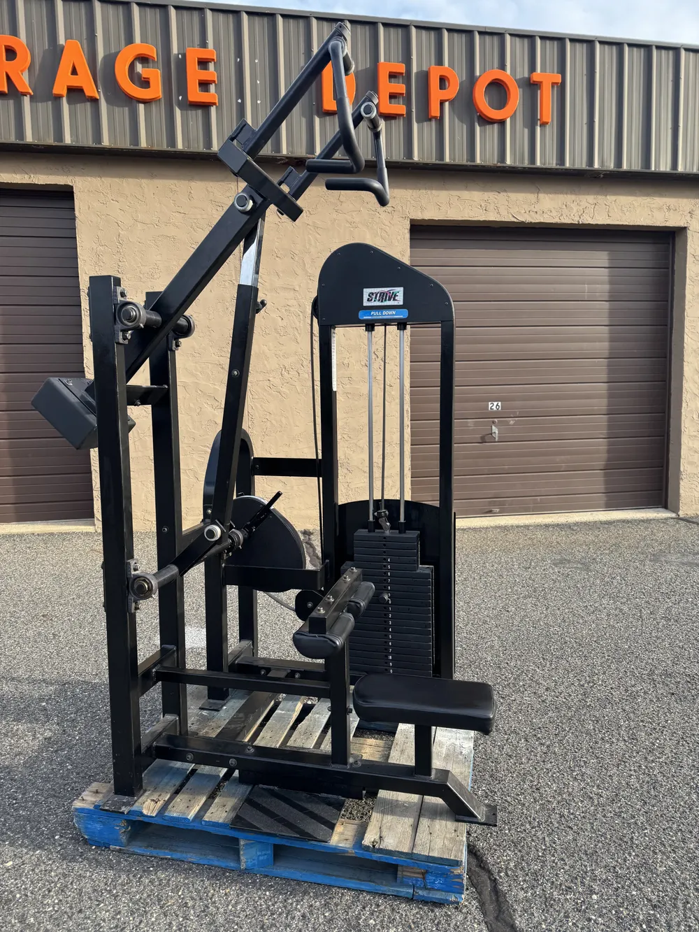Strive Lat Pulldown