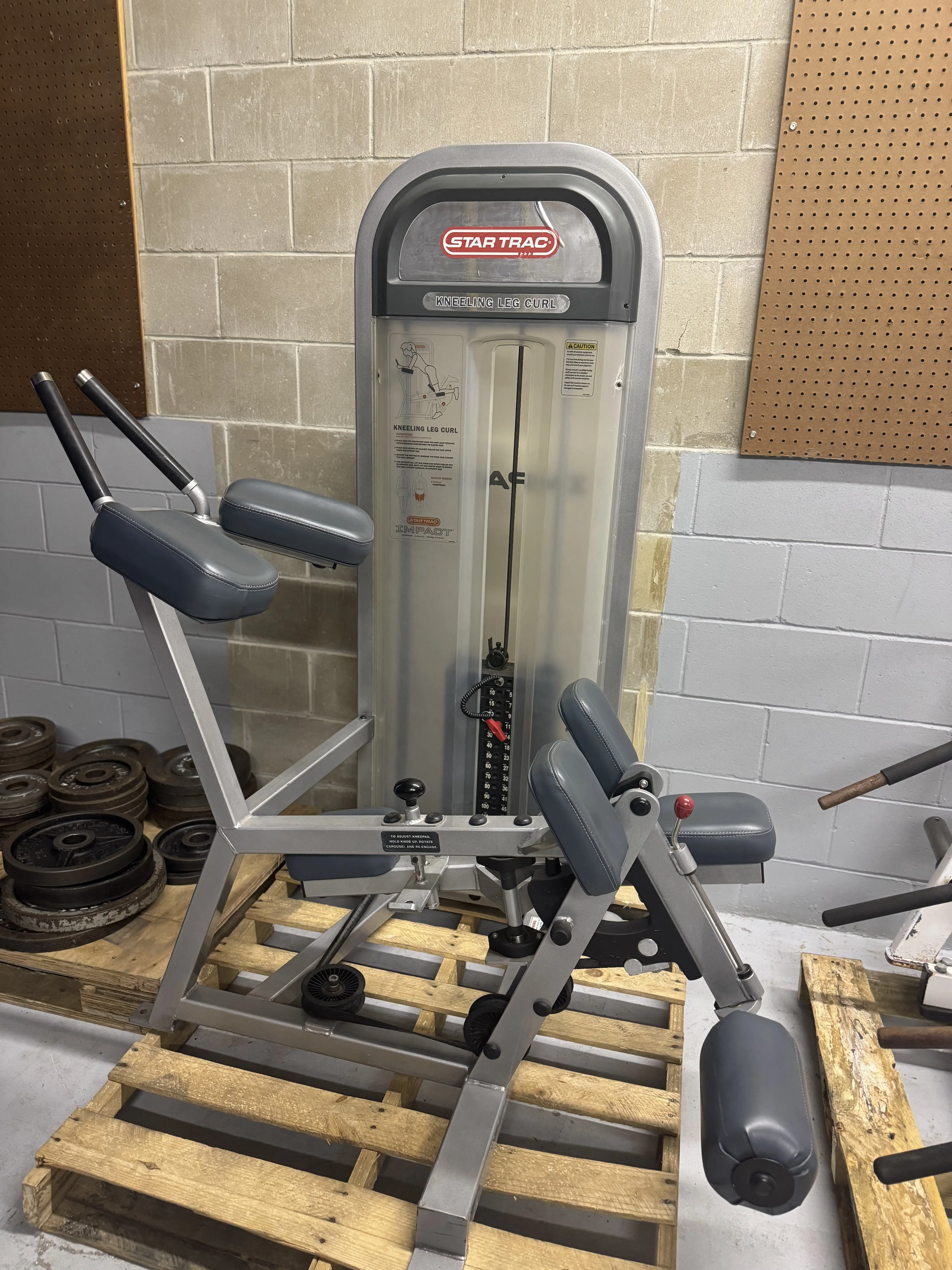 Star Trac Kneeling Leg Curl