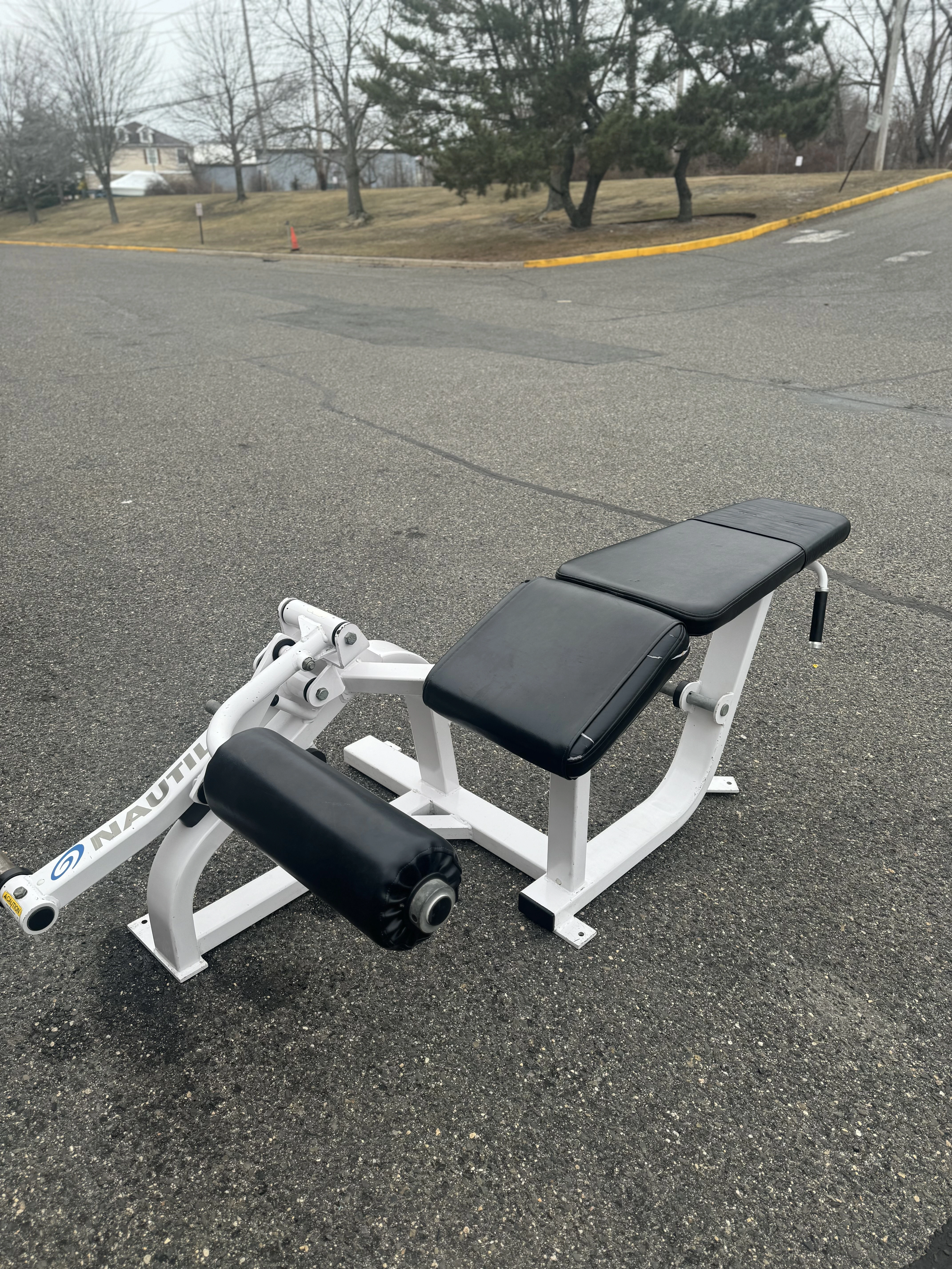 Nautilus XPLOAD Leg Curl thumbnail 2